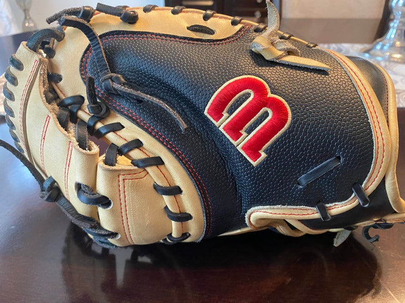 *LIKE NEW* Wilson A2000 M2 Catcher’s Glove 33.5” 1 Game, Mostly Broken In