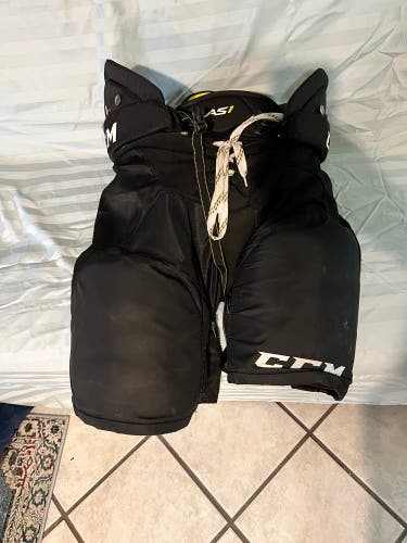 Senior XL CCM  AS1 Hockey Pants