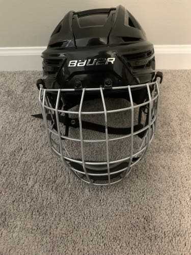 Used Large Bauer  Re-Akt 150 Helmet