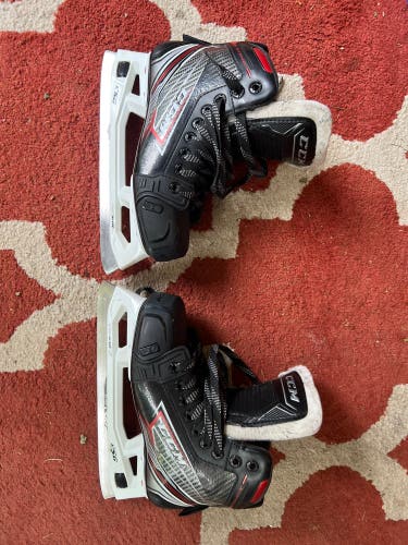 Used CCM Regular Width Size 3 Jetspeed ft460 Hockey Goalie Skates