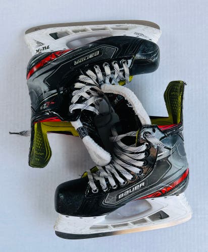 Used Bauer Regular Width (D) Size 7 Vapor X2.9 Hockey Skates - Senior
