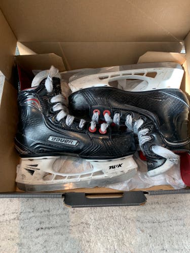 Bauer Regular Width Youth Size 13.5 Vapor 1X Gen II Hockey Skates