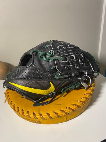 Nike MVP Oregon College Issue Glove 12” Rare