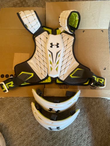 New Large Under Armour VFT Shoulder Pads