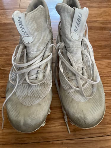 White Adult Used Men's Size 9.5 (Women's 10.5) New Balance Mid Top Freeze