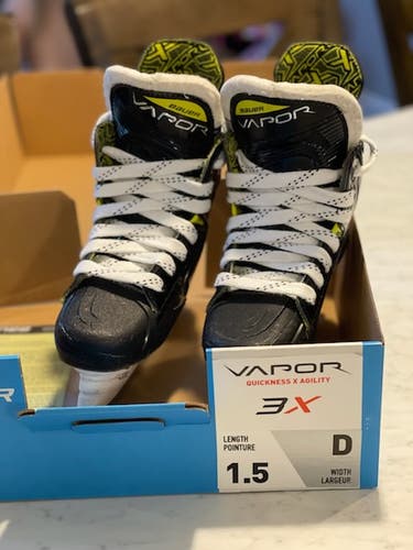 Junior Used Bauer Vapor 3X Hockey Skates Regular Width Size 1.5