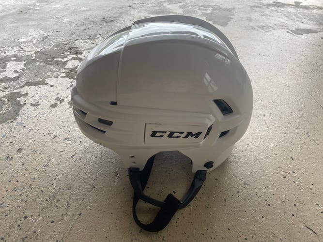 Used Medium CCM Tacks 910 Helmet