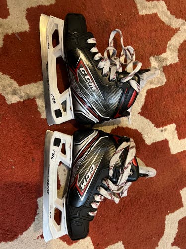 Used CCM Regular Width Size 2 Jetspeed ft460 Hockey Goalie Skates
