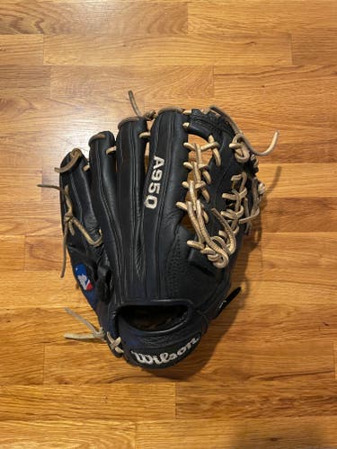 Used Right Hand Throw Wilson Infield A950 Baseball Glove 11.75"