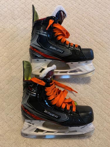 Junior Used Bauer Vapor X2.9 Hockey Skates Regular Width Size 4