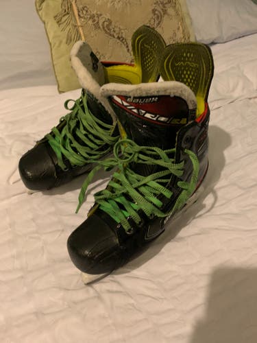 Senior Used Bauer Vapor X2.9 Hockey Skates Regular Width Size 7.5