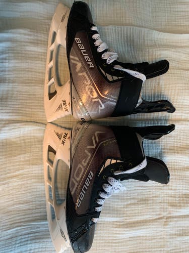 Used Bauer  Pro Stock Size 8.5 Vapor Hyperlite Hockey Skates