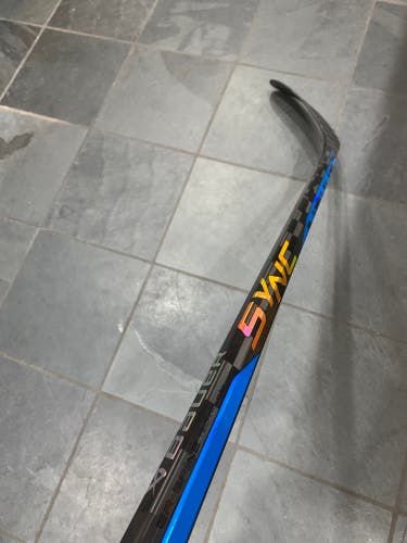 Senior Right Handed P28  Nexus Sync Hockey Stick