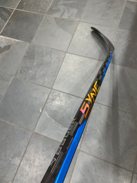 Senior Right Handed P28 Nexus Sync Hockey Stick