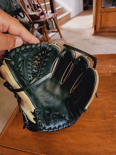 Used Rawlings Right Hand Throw Pitcher's Heart of the Hide Baseball Glove 11.75"