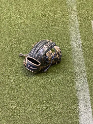 Right Hand Throw 11.5" A2000 1786 Baseball Glove