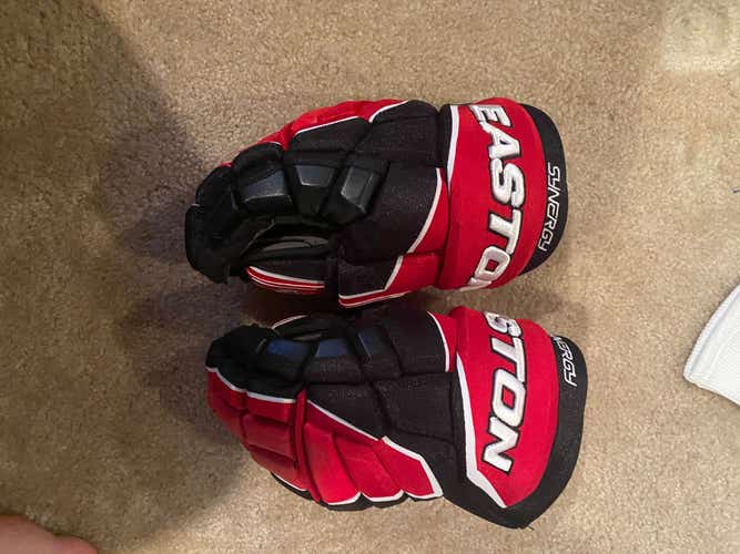 Used Easton Synergy Gloves 14" Red/Black