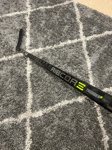 Senior Right Handed P29 RibCor Trigger2 PMT 85 Flex Hockey Stick