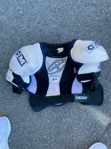 Senior Medium CCM Tacks 552 Shoulder Pads