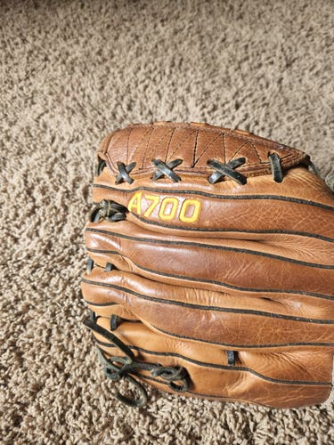 Wilson Right Hand Throw Outfield A700 Baseball/softball Glove 13"