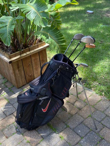 Nike Xtreme Sport 8 Way Golf Bag.  Great Condition!
