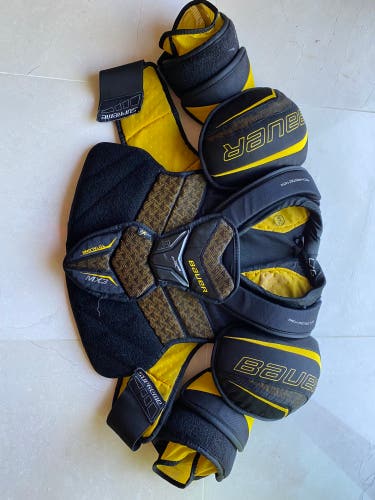Senior Large Bauer  Supreme TotalOne MX3 Shoulder Pads