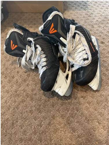 Easton Mako 2 Jr sz 1.0 D Skates