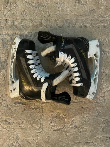 Used CCM Regular Width Size 1 Tacks 5052 Hockey Skates