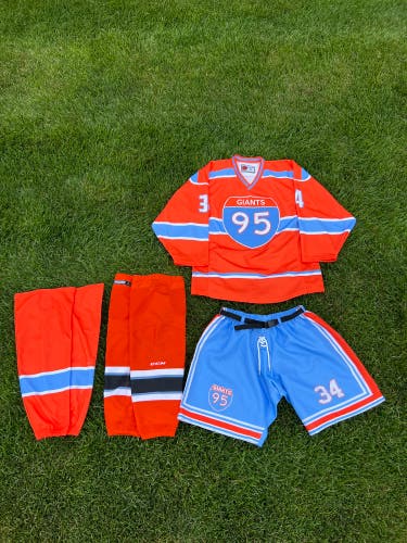 95 Giants hockey full uniform, shells, socks, XL jersey