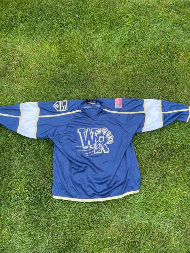 Used Mens XL White/ Navy Jersey Set (from LA Kings Tournament)