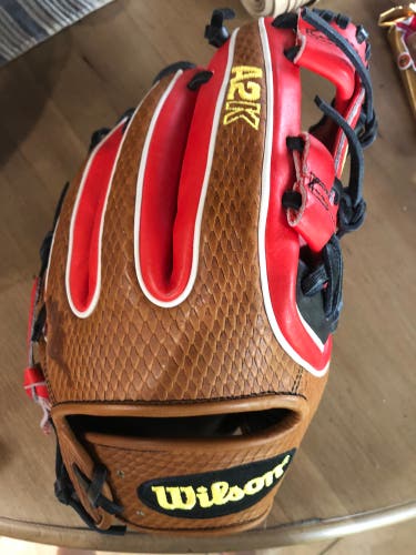 New Right Hand Throw 11.5" A2000 Baseball Glove