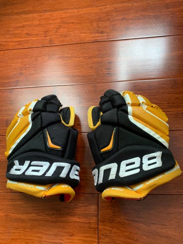 Used Bauer 10" Vapor X100 Gloves