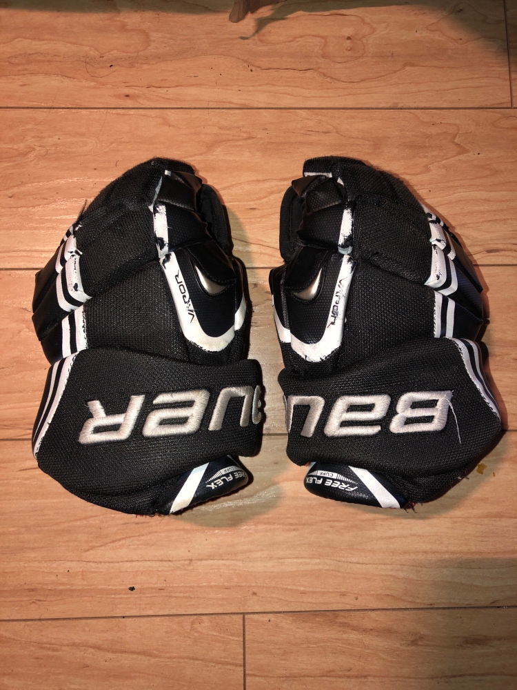 Used Bauer 11"  Vapor APX Gloves