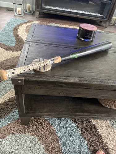 Used Training 2019 Louisville Slugger Wood Genuine Maple Bat (-8) 20 oz 28"