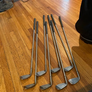 Used Ashley golf iron set(sw,pw,9-4)