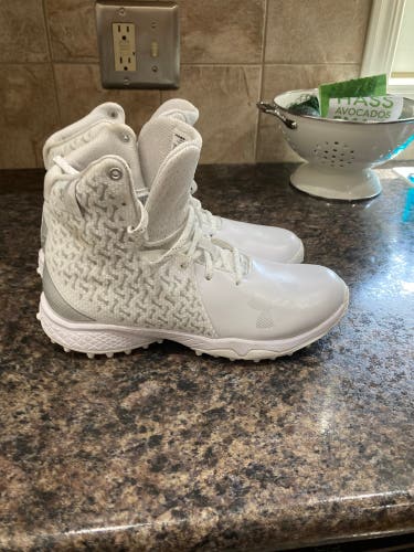 Under Armour Women's Highlight Turf Lacrosse Shoe 8.5