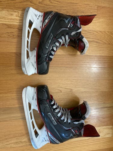 Used Bauer Regular Width Size 5 Vapor X2.7 Hockey Skates
