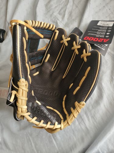 New Wilson Right Hand Throw Infield A2000 Baseball Glove 11.5"