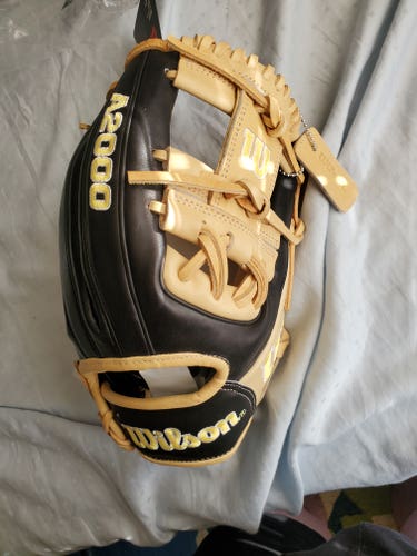 New Wilson Right Hand Throw Infield A2000 Baseball Glove 11.5"