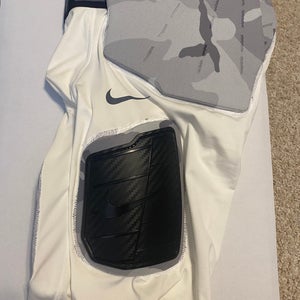 Adult Medium Nike Pro Combat Hyperstrong 3.0
