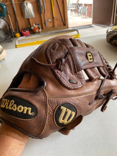 Used Wilson Right Hand Throw Infield A800 Baseball Glove 11.75"