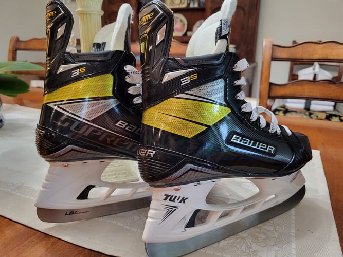 Intermediate New Bauer Supreme 3S Hockey Skates Size 7