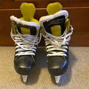 Junior Used Bauer Supreme S27 Hockey Skates Regular Width Size 4