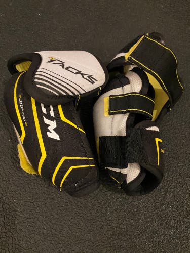 Used Small CCM  Tacks Elbow Pads