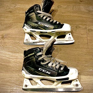 Junior Used CCM Tacks 9060 Hockey Goalie Skates Regular Width Size 4.5
