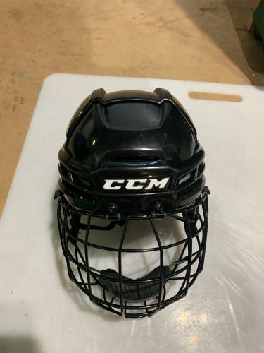 New Medium CCM  Tacks 910 Helmet