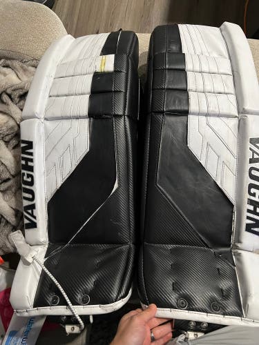 34" Vaughn Pro Stock Velocity VE8 Goalie Leg Pads