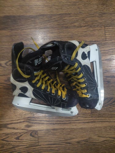 Used CCM Black Tacks Size 2.5 Ice Hockey Skates