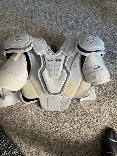 Senior Medium Bauer Nexus 600 Shoulder Pads