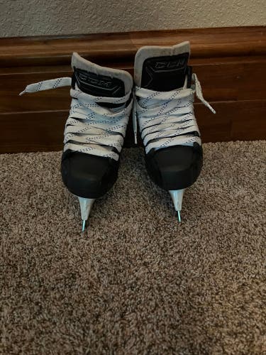 CCM Jetspeed FT460G Hockey Goalie Skates Regular Width  Size 4